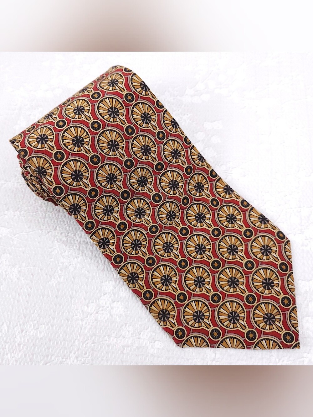 Metropolitan Museum of Art Silk Tie Geometric Medallion 57" x 4" NEW